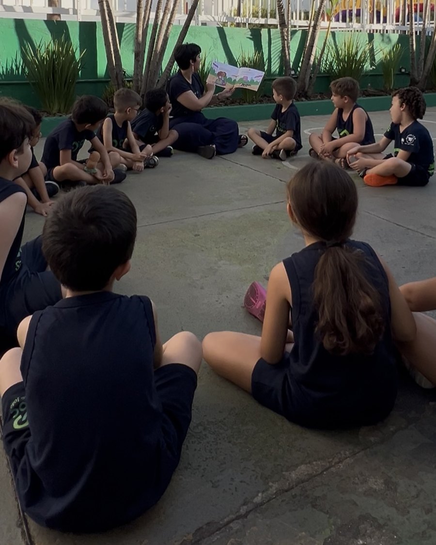 Turma do COC São João em roda, na aula de socioemocional
