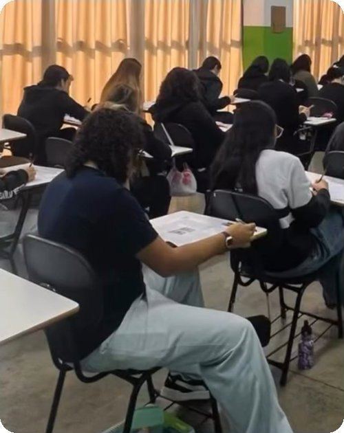 Turma do Ensino Médio em prova